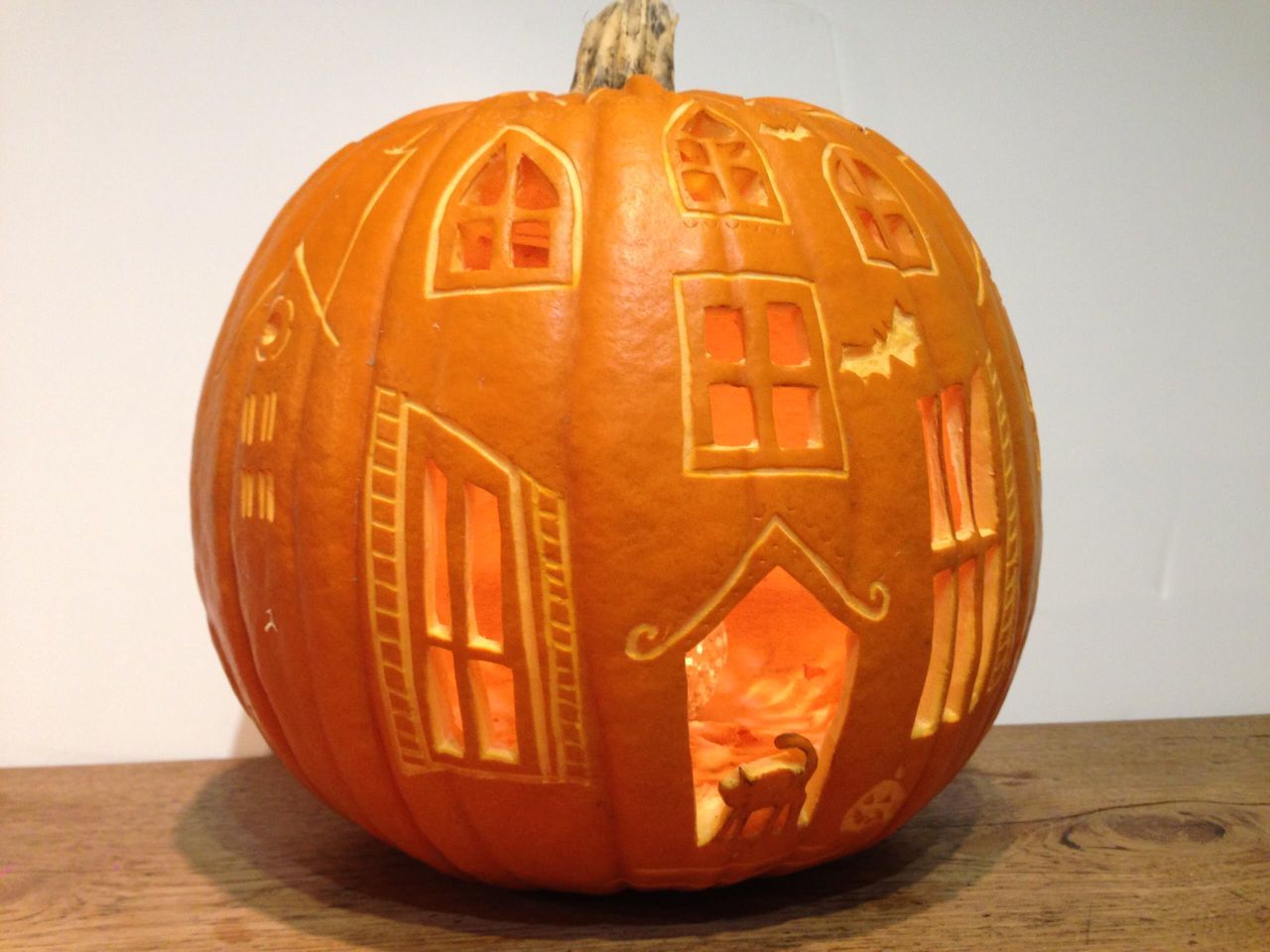 100+ Easy Pumpkin Carving Ideas for Halloween 2025