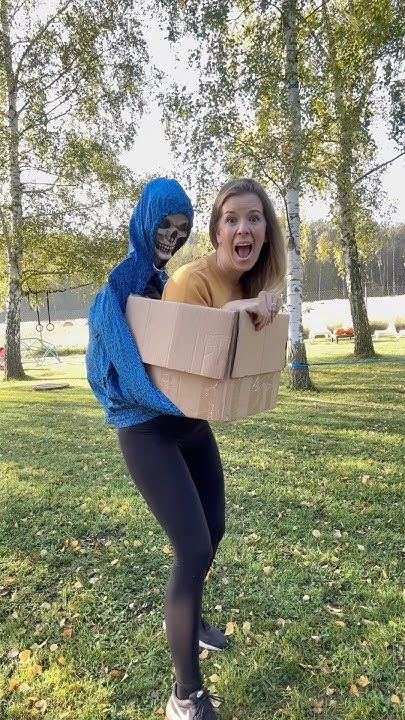 Halloweenský kostým z odpadků ♻️ Další nápady na tvoření z odpadu najdete na www.samosebou.cz #diy