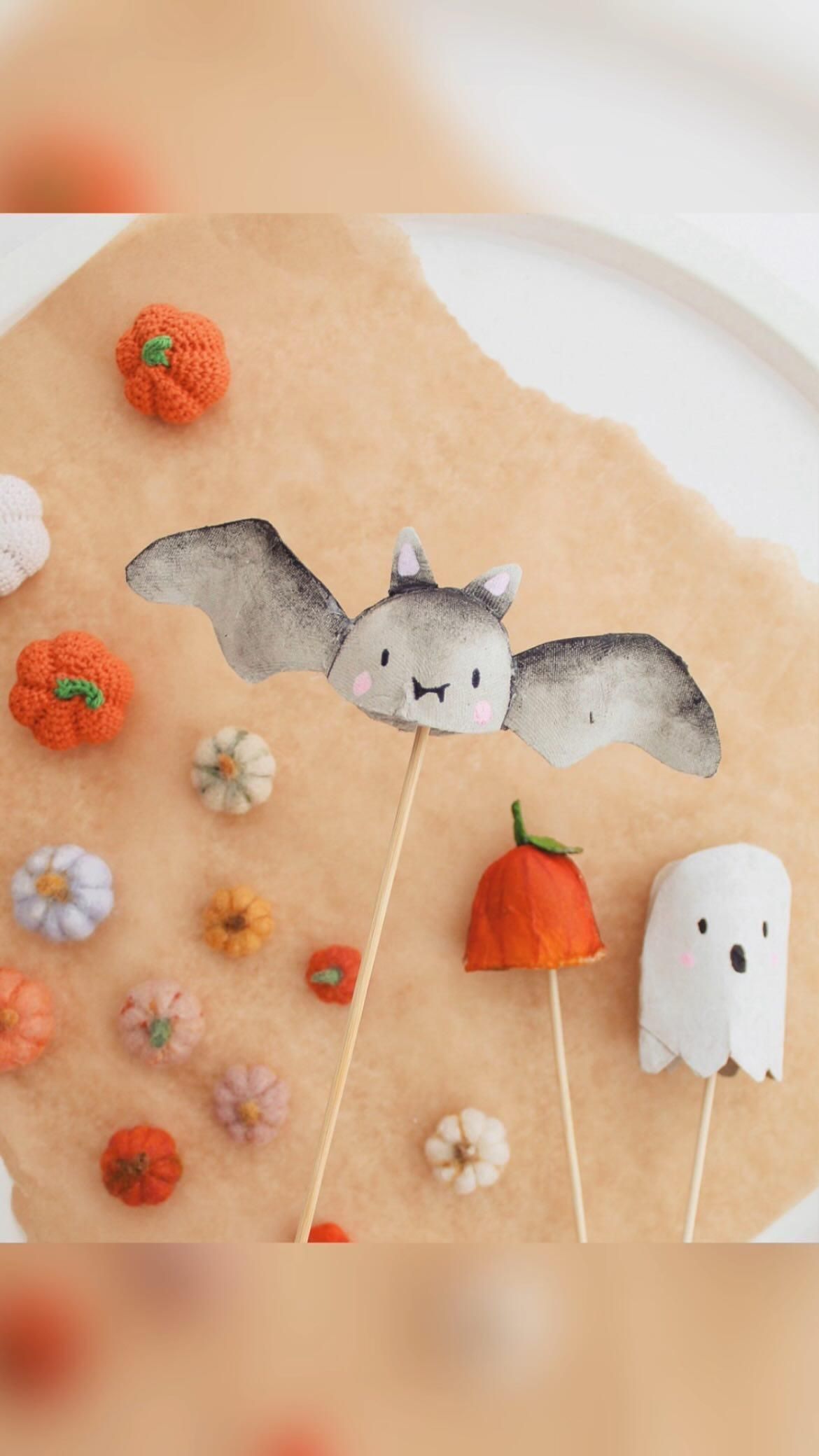 Easy Halloween Crafts – Eggbox Bats