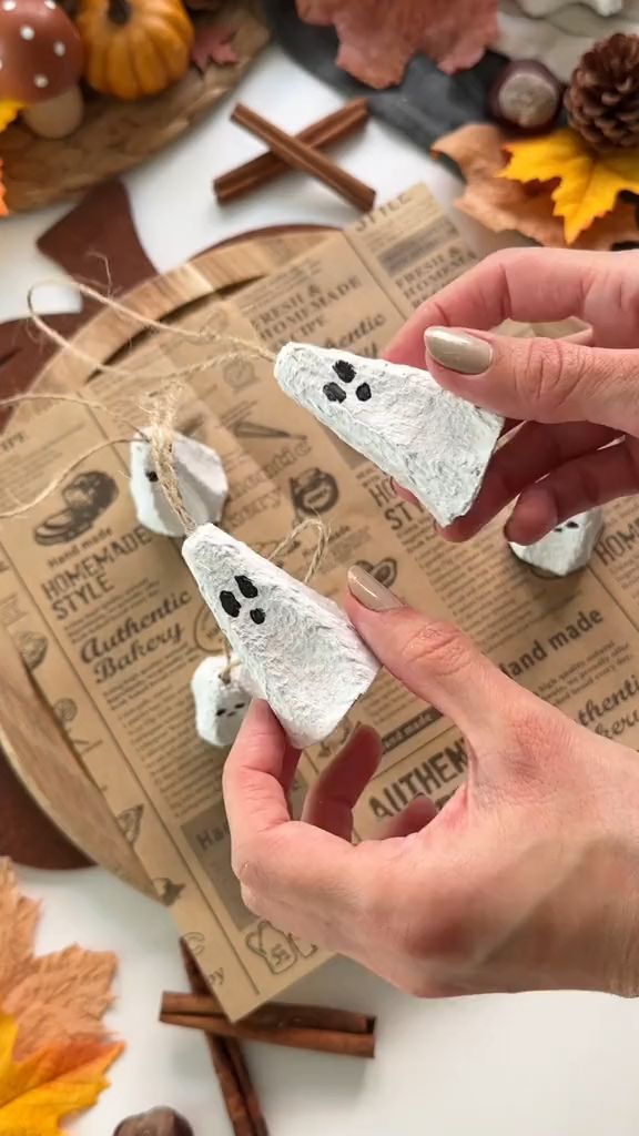 Easy DIY flying ghosts 👻 Halloween