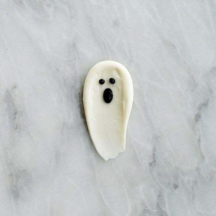How to Make White Chocolate Ghosts
