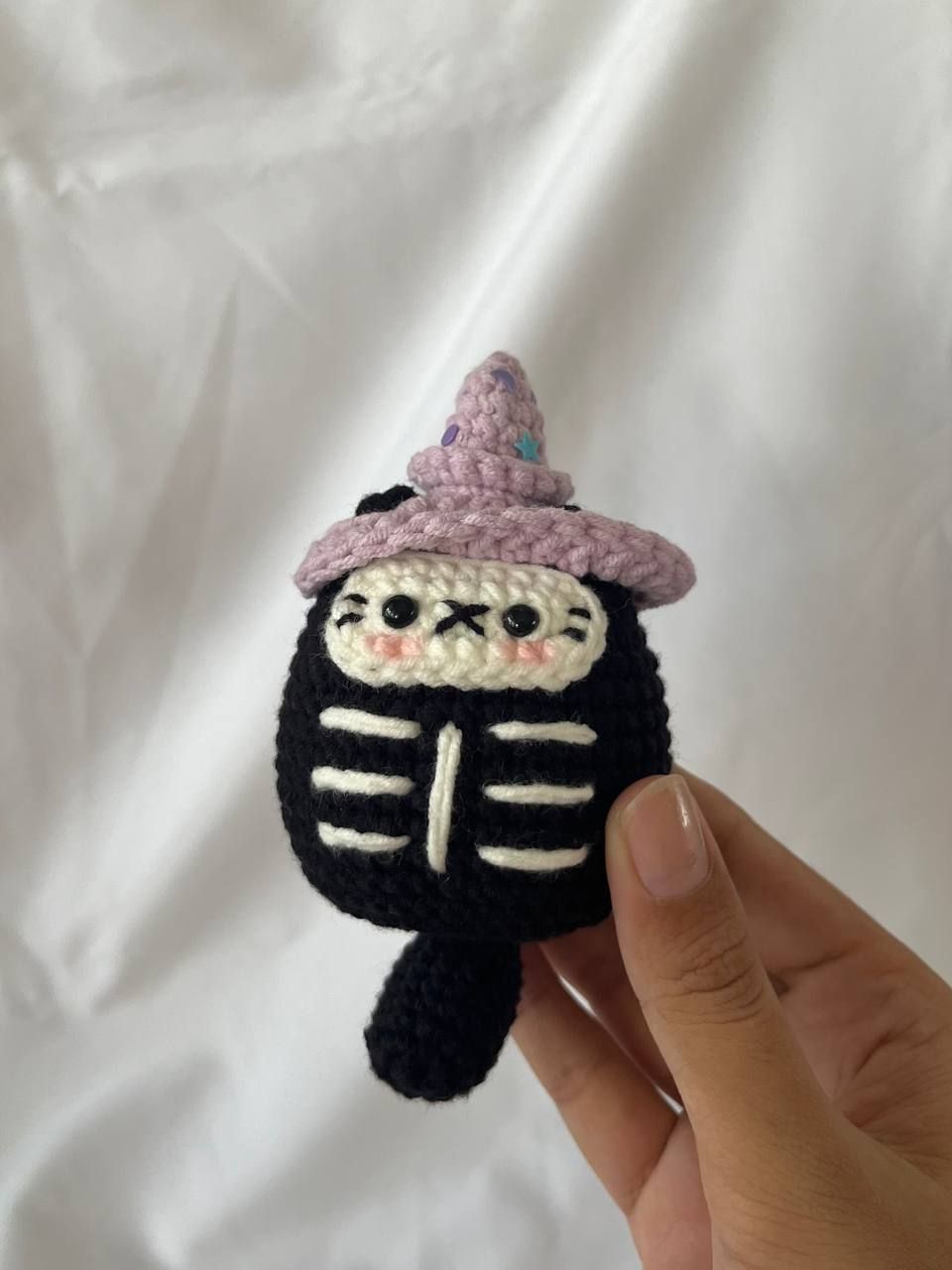 Cute Halloween Cats Free Amigurumi Pattern: Spooky yet adorable cats, Low-sew and Easy to make! – Chubbiesbyash